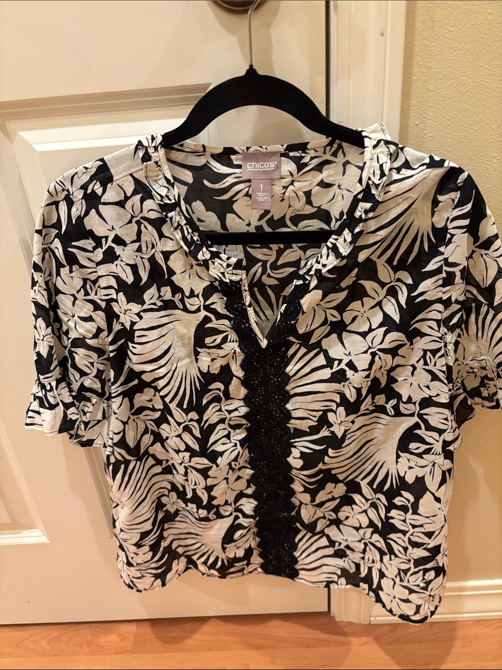 Chico's Black & White Tropical Leaf Short-Sleeve Blouse with Lace Trim